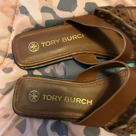 TORY BURCH logo leather sandals. - Picture 10 of 15